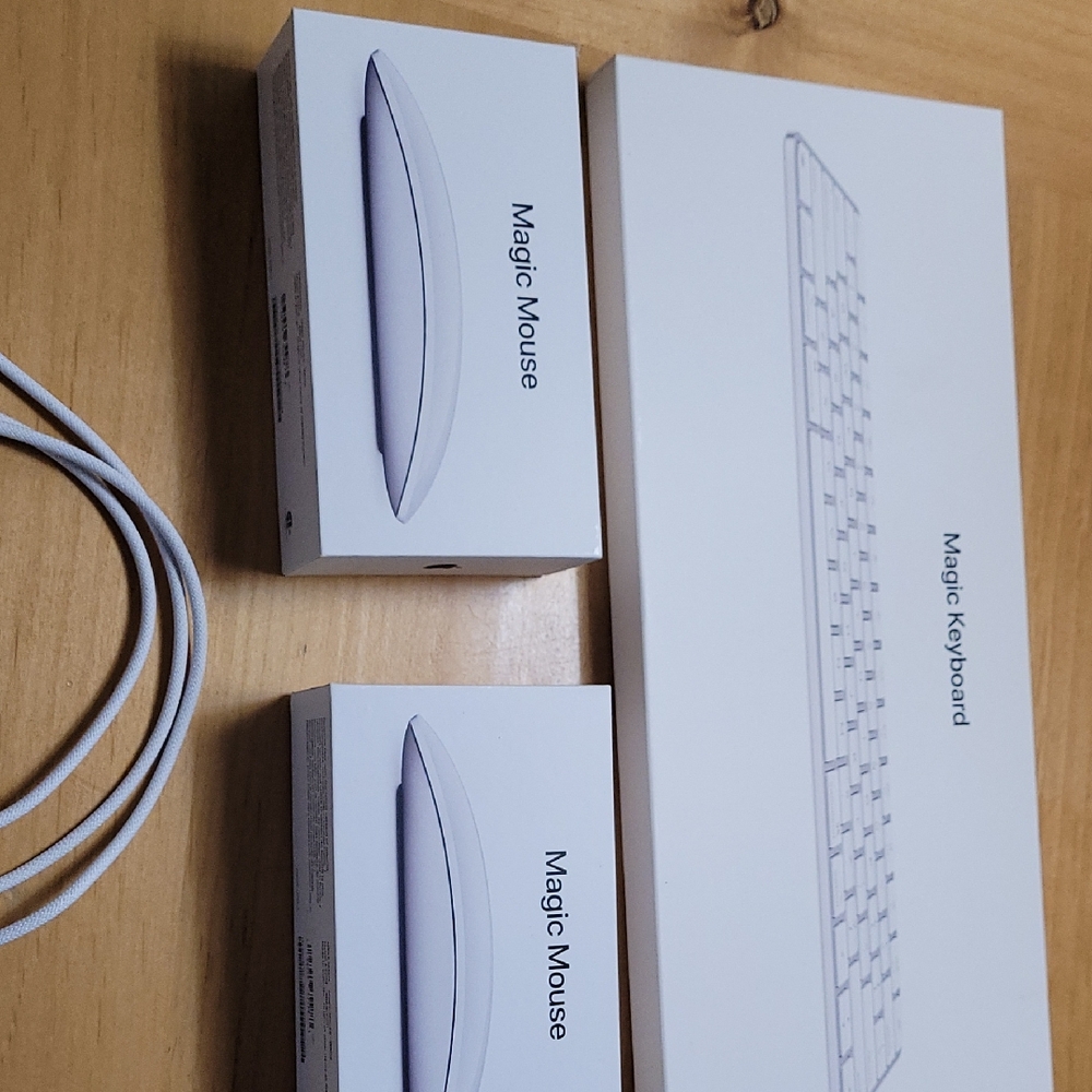 Apple Magic Mouse and Keyboard Bundle in White